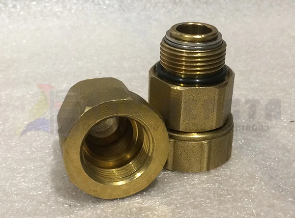 Муфта поворотная медная BAOTAI-36 S 3/4*1